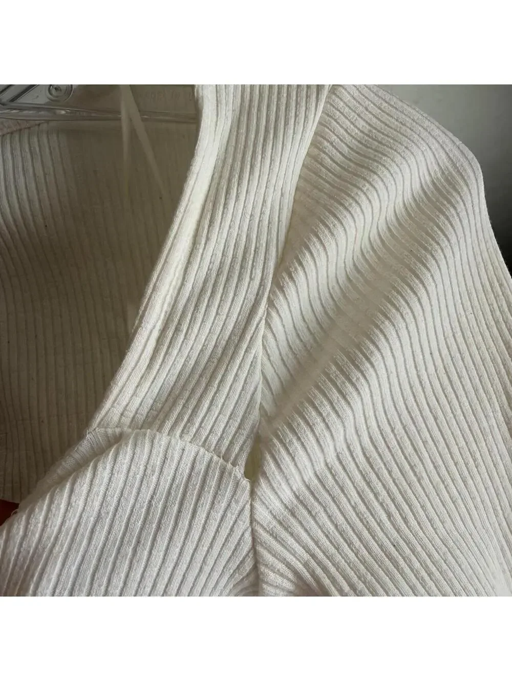 Zara NWT Cream long sleeve crop top with a twist in the front